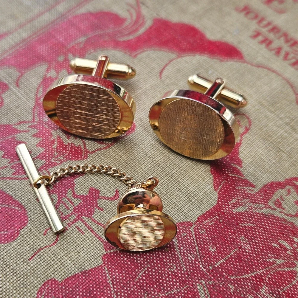 Vintage 50s 60s MCM Simmons Karatclad Gold Tone Oval Cufflinks Tie Tac Set Mens